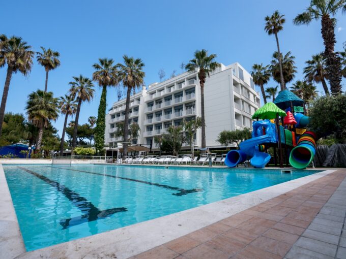 Hotel Relax di San Benedetto del Tronto - piscina