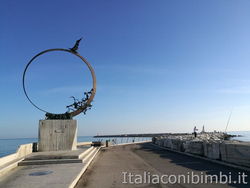 Monumento-al-gabbiano-Jonathan-Livingston