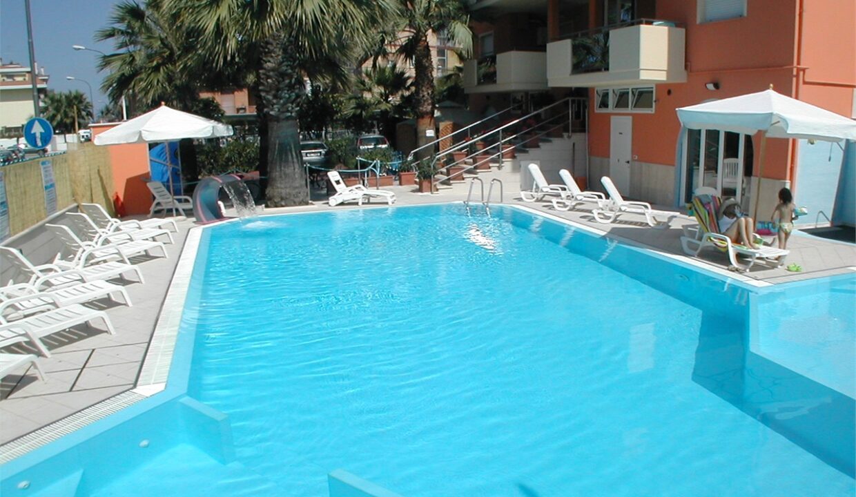 Palazzina Azzurra con piscina a San Benedetto del Tronto - piscina