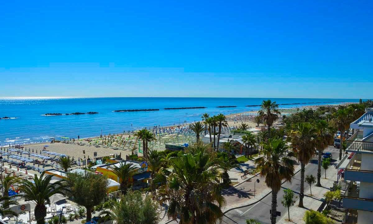 San Benedetto del Tronto - spiaggia e palme dall'alto