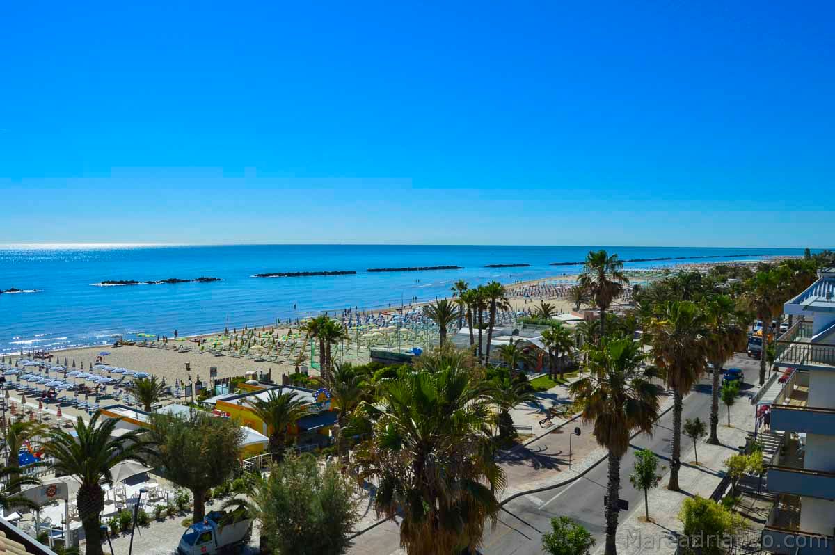  San Benedetto del Tronto - spiaggia e palme dall'alto