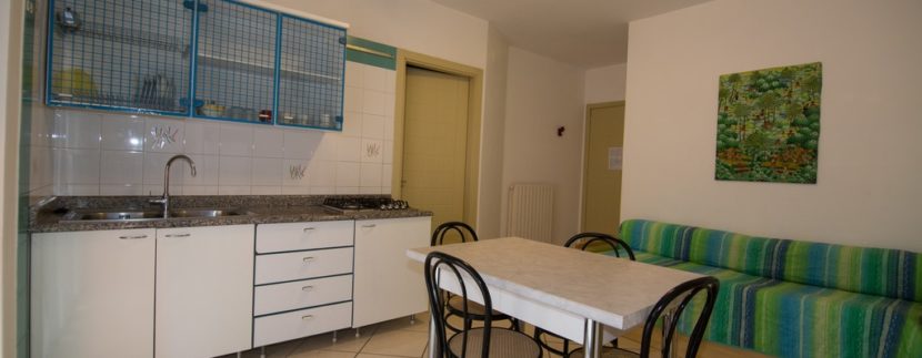 cucina appartamento della palazzina Azzurra a San Benedetto del Tronto